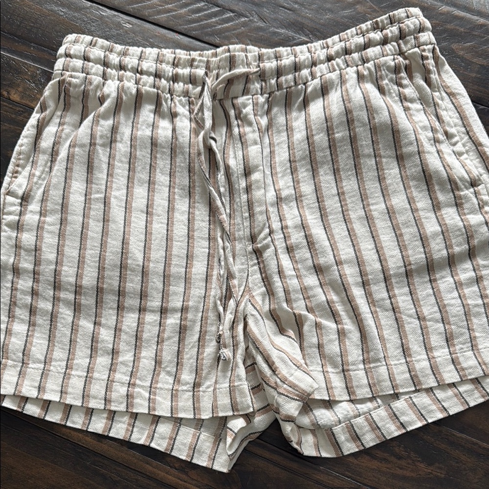 Old Navy Cream and Brown Cargo Shorts